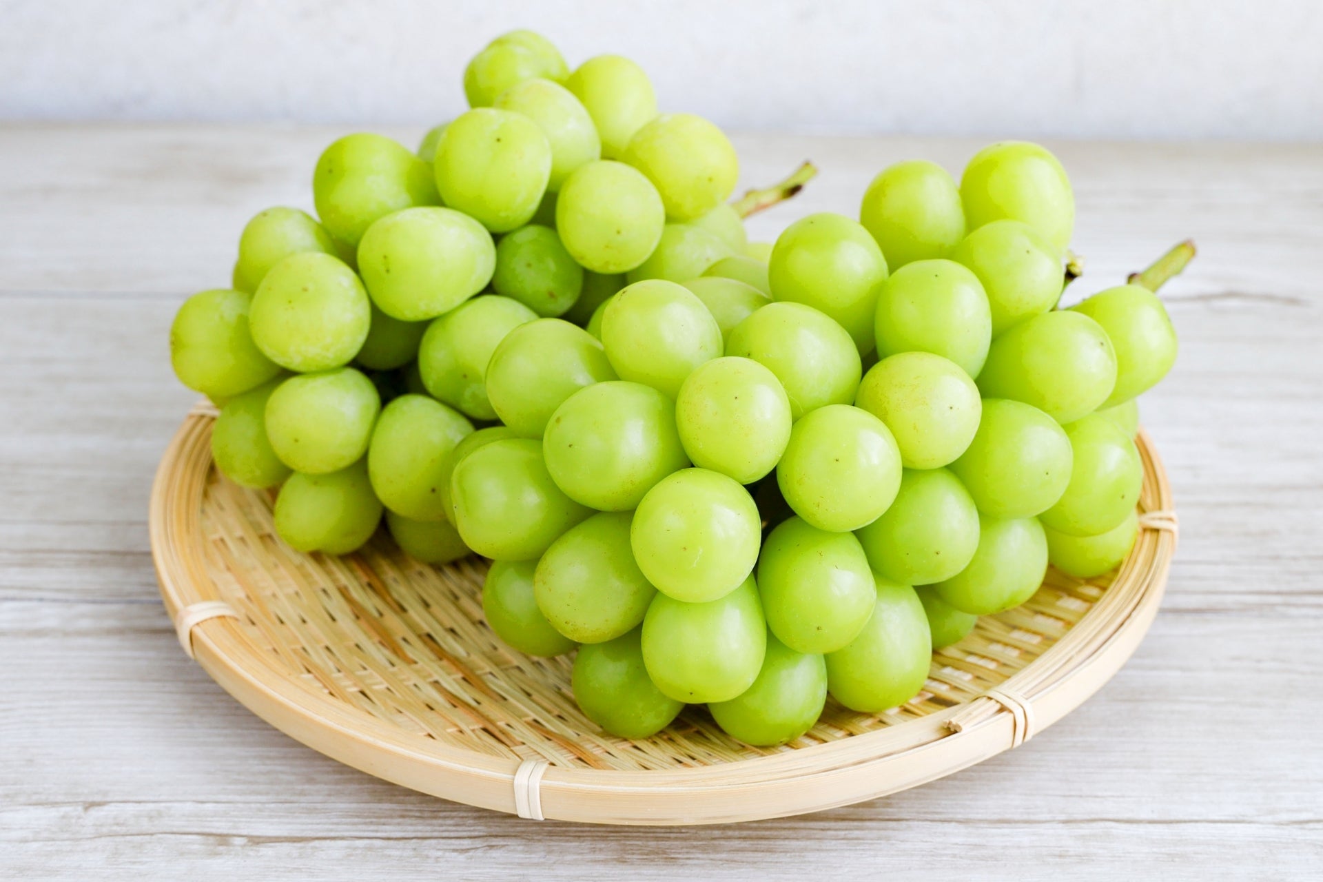 【数量限定】化学肥料・除草剤不使用 山形県産 シャインマスカット 2房入 約1kg以上　SHA-02